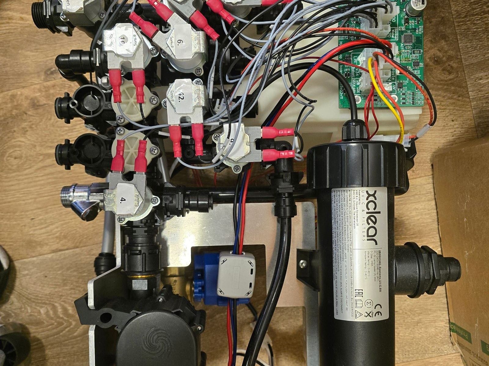 Waterunit met magneetkleppen en een print van ProCircuits