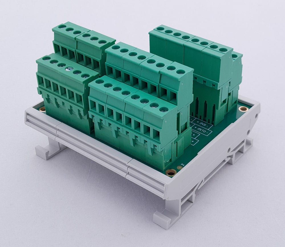 PR131-module in DIN-railbehuizing, schuin van voren