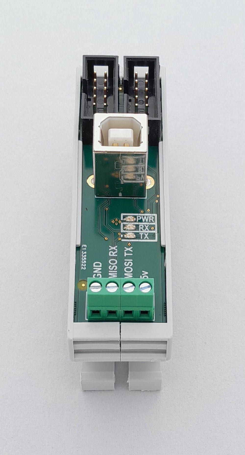 PR157s05, vooraanzicht met USB-aansluiting, leds en schroefklemmen