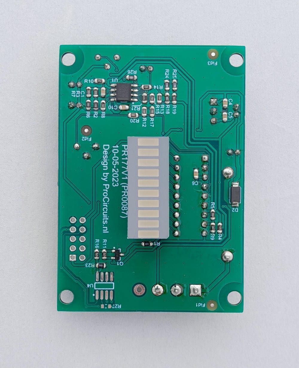 PR177, onderkant met de tien segmenten van de led-bar