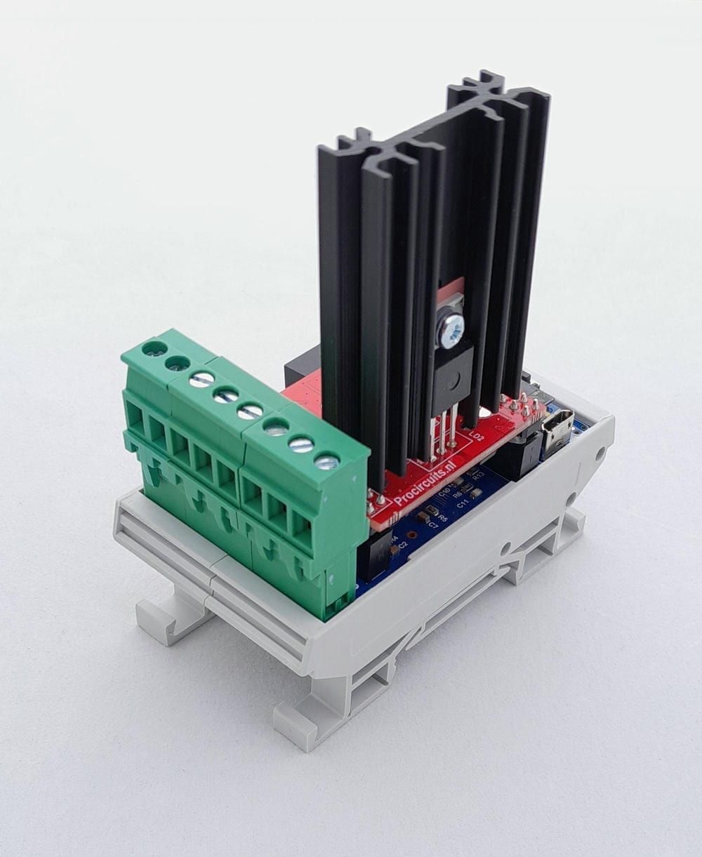 PR181-module met koellichaam in DIN-railbehuizing, schuin van voren
