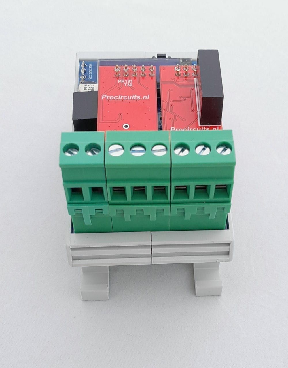 PR181-module in DIN-railbehuizing, vooraanzicht met acht schroefklemmen