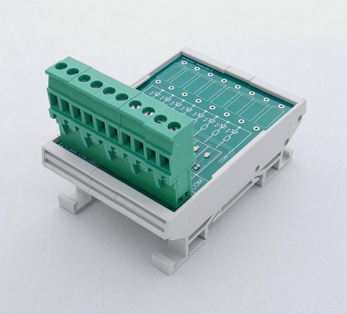 PR192T07 in DIN-railbehuizing, schuin van voren: klemmenstrook en leds