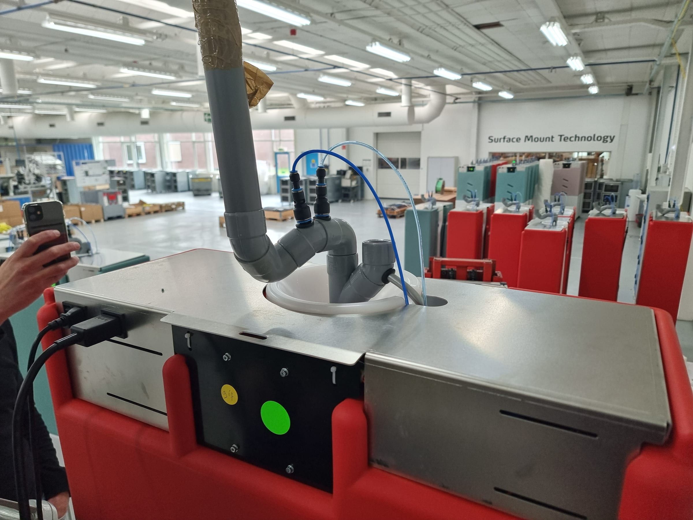 Productieruimte met machines waarin elektronica van ProCircuits is ingebouwd
